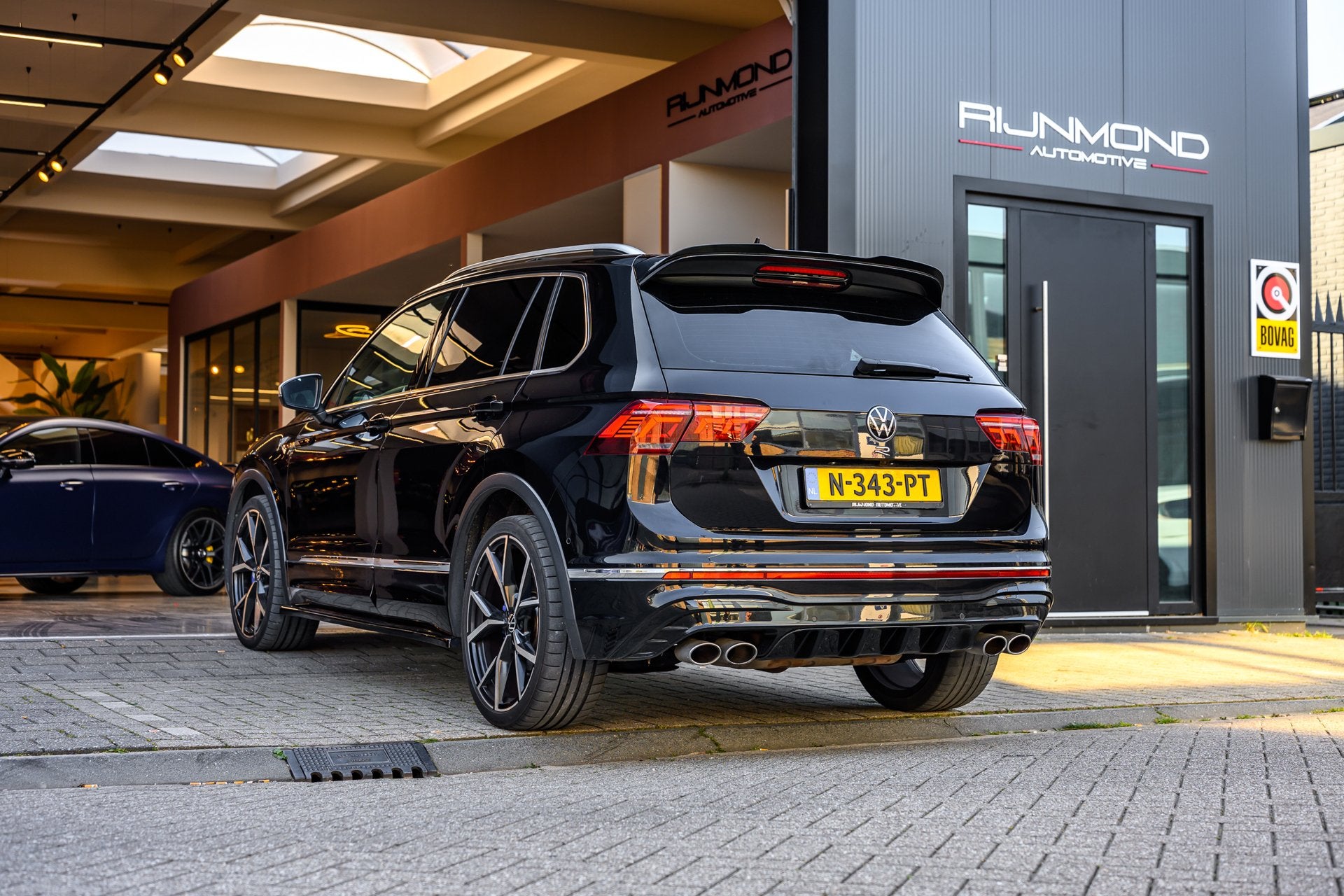 Volkswagen Tiguan R 2.0 TSI 320pk 4Motion DSG|Pano|ACC |Lane, Auto's, Volkswagen, Automaat, Gebruikt, 4 cilinders, 1984 cc