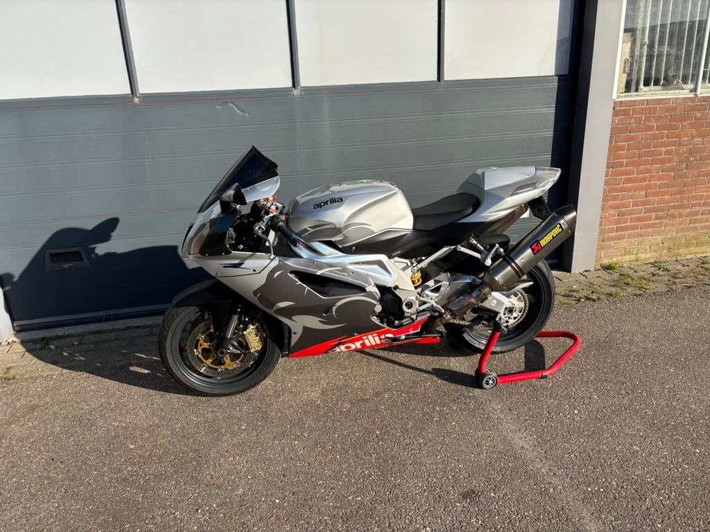 Aprilia RSV 1000 RR - Akra - perfect, 2 cilinders, Occasion, Motorrijbewijs A, Super Sport