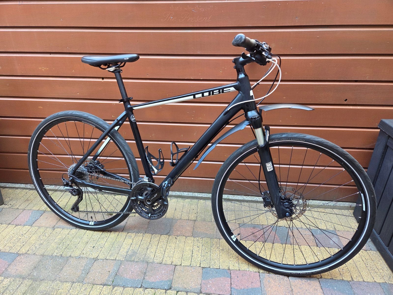 Cube Cross Pro Hybride 28 inch Black & White, 28 inch, Gebruikt, Vering, Meer dan 20 versnellingen
