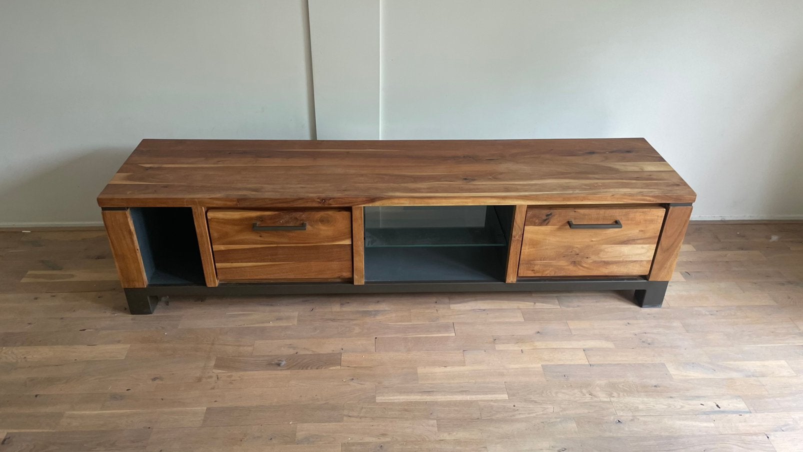 TvV meubel 180 cm breed, Huis en Inrichting, Gebruikt, 150 tot 200 cm, Minder dan 100 cm, 25 tot 50 cm