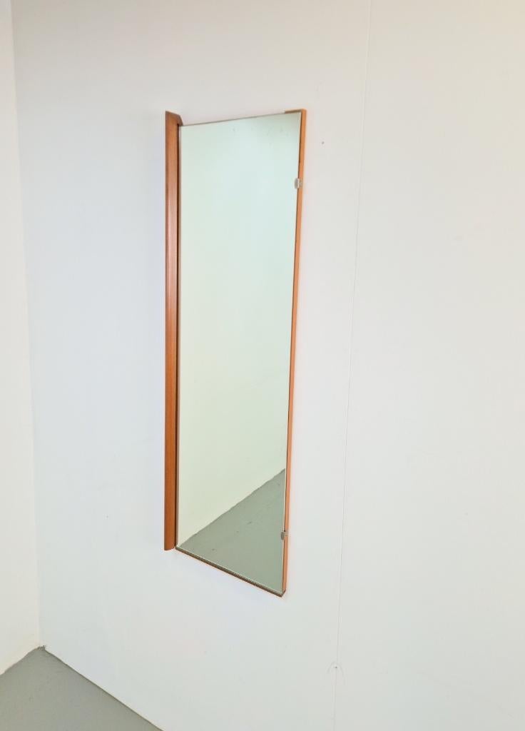 Vintage teak hout spiegel mid century ‘60 rechthoek design, Huis en Inrichting, Woonaccessoires | Spiegels, Minder dan 50 cm, N