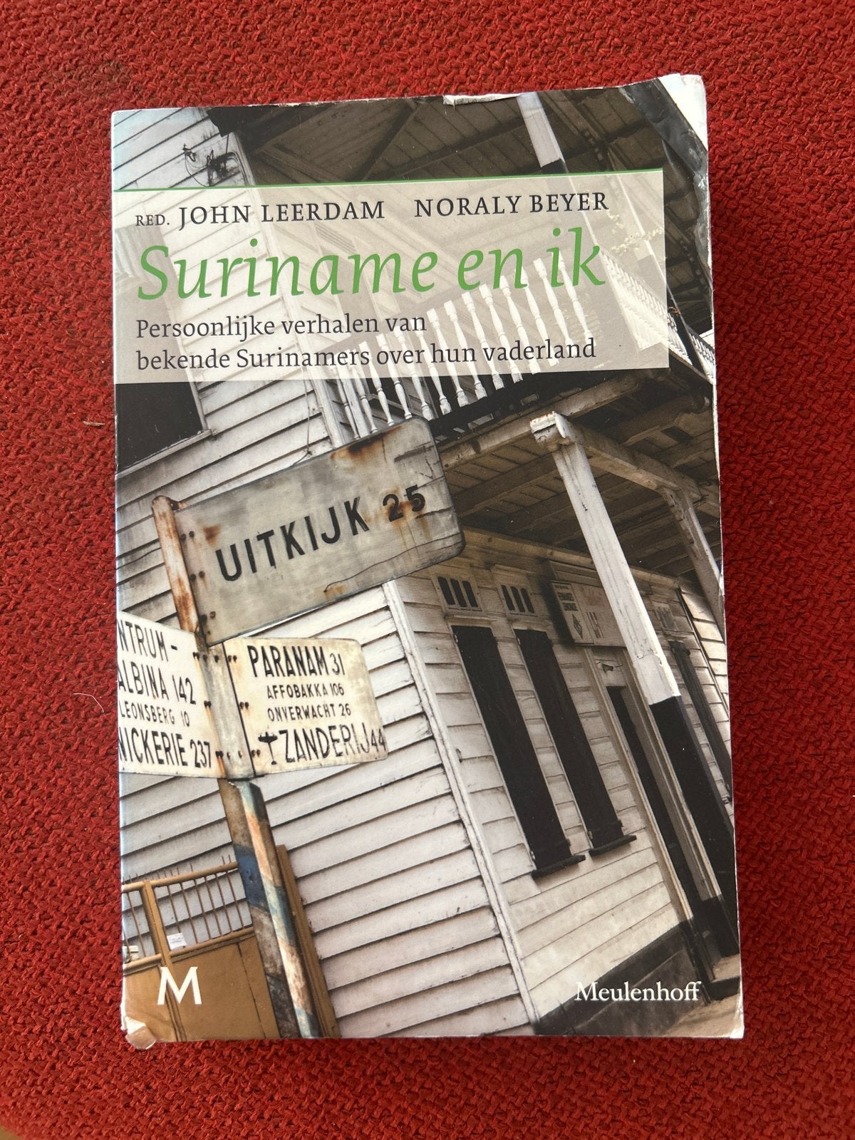 Suriname en ik: Persoonlijke verhalen over hun vaderland, Ophalen of Verzenden, Gelezen, Overige
