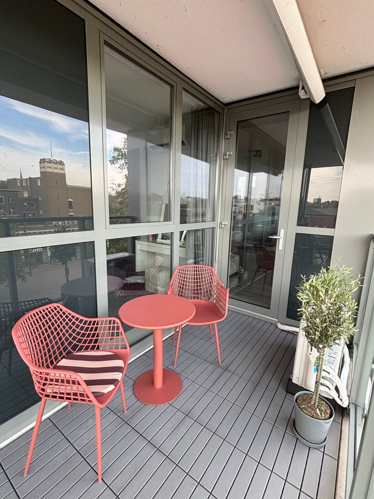 2 stoelen (zandkleur), Tuin en Terras, Tuinstoelen, Ophalen, Zo goed als nieuw, Kunststof