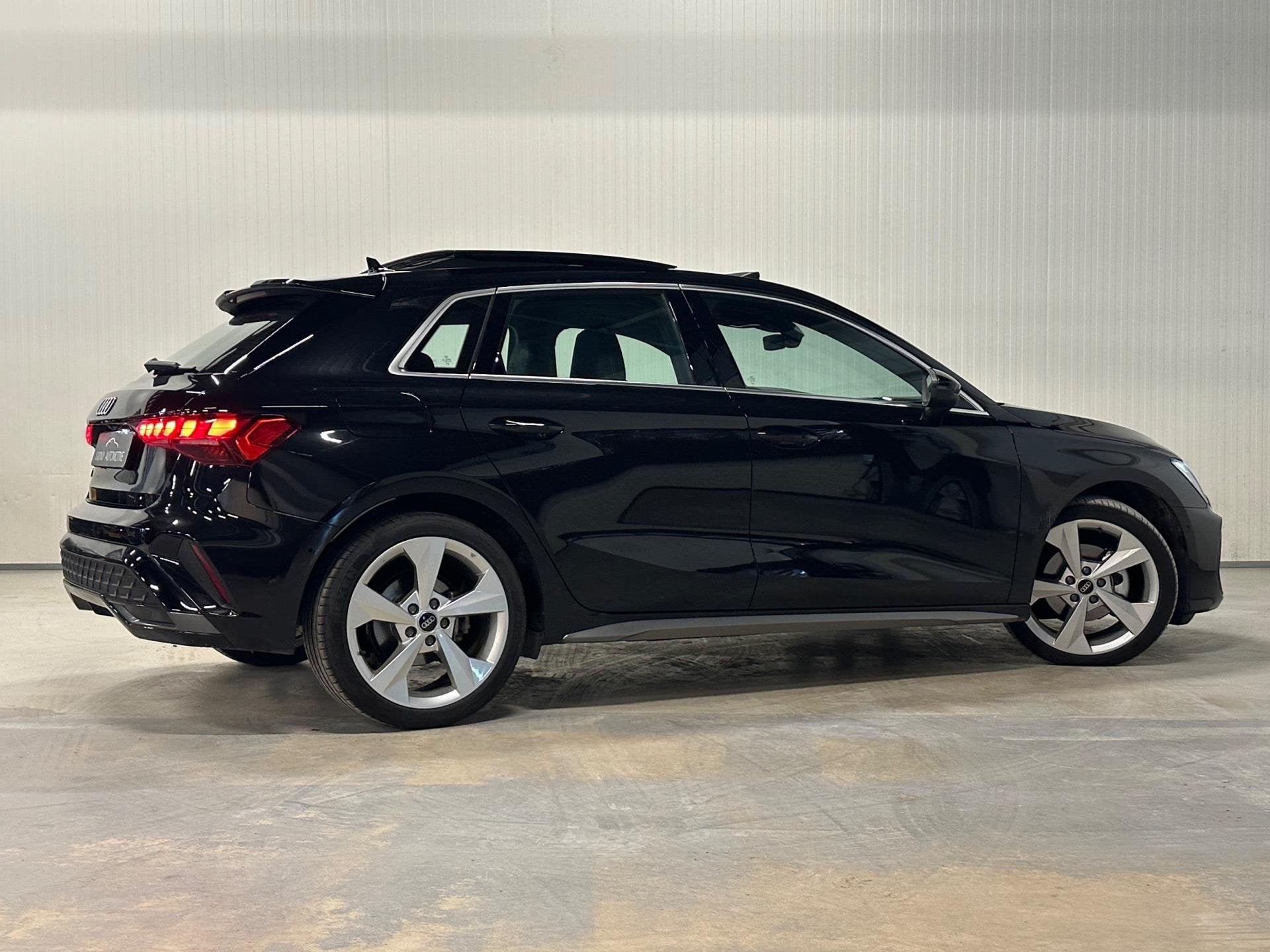 Audi A3 Sportback 35 TFSI S edition | PANO | S-LINE | SONOS, Auto's, Audi, 1300 kg, Euro 6, 4 cilinders, Zwart