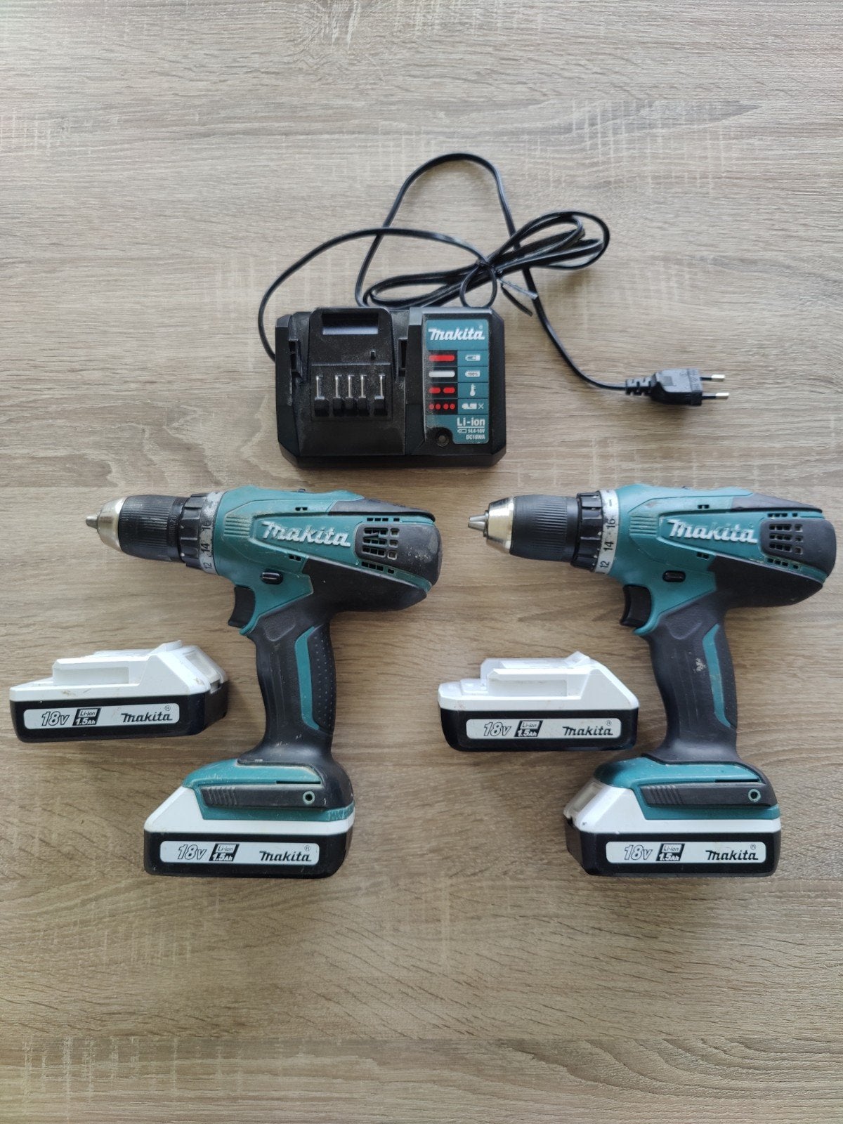 2x Makita 18V Accu Boor-/Schroefmachine + 4 Accu's en Lade, Doe-het-zelf en Verbouw, Gebruikt, Variabele snelheid, Ophalen of Verzenden