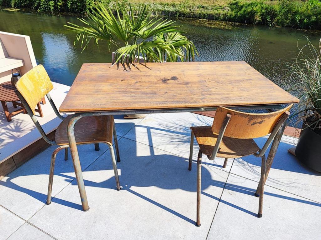 Vintage bureau met lade en twee schoolstoeltjes, Ophalen
