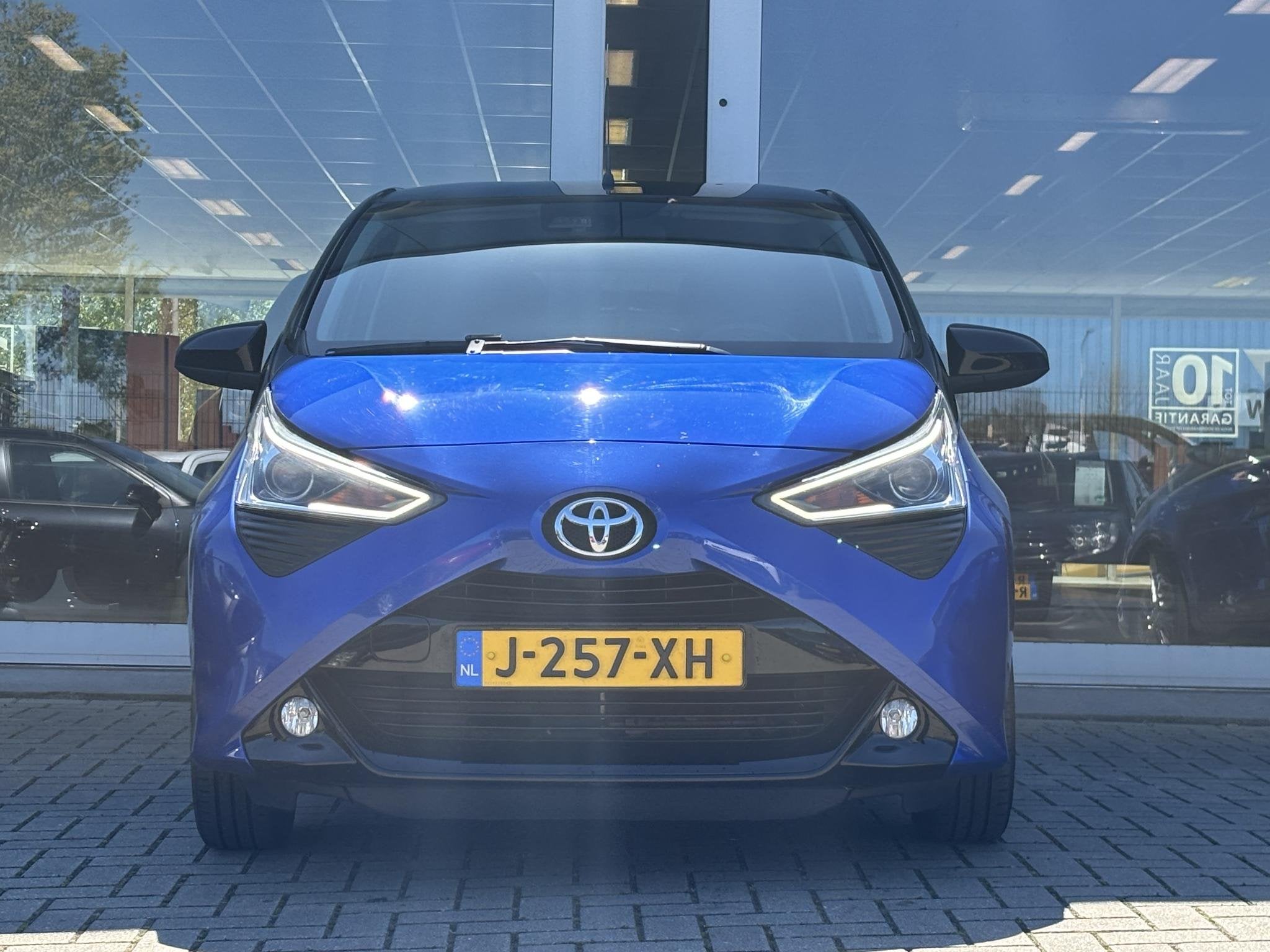 Toyota Aygo 1.0 VVT-i x-clusiv | Climate Control | LM Velgen, Auto's, Toyota, Gebruikt, Euro 6, Leder en Stof, Origineel Nederlands