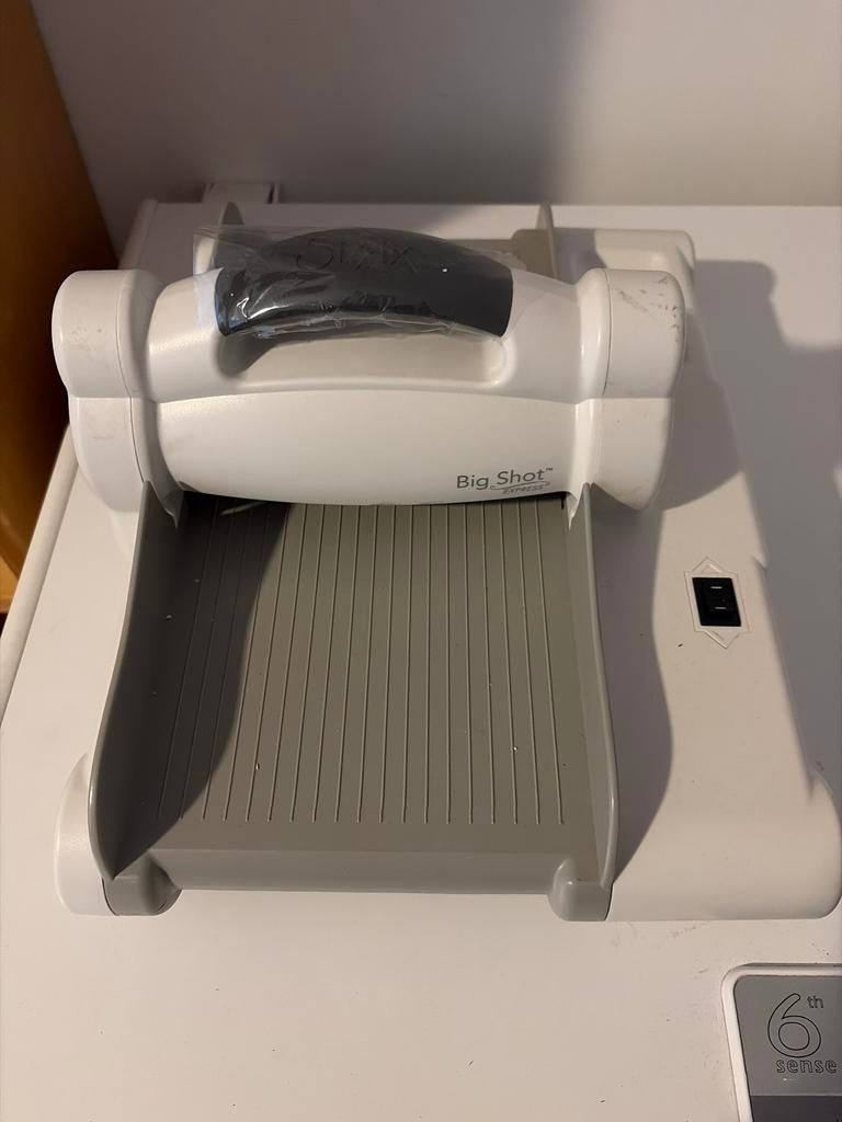 Defecte Sizzix Big Shot Express Elektrische Stansmachine, Gebruikt, Overige thema's, Ophalen of Verzenden, Kunststof