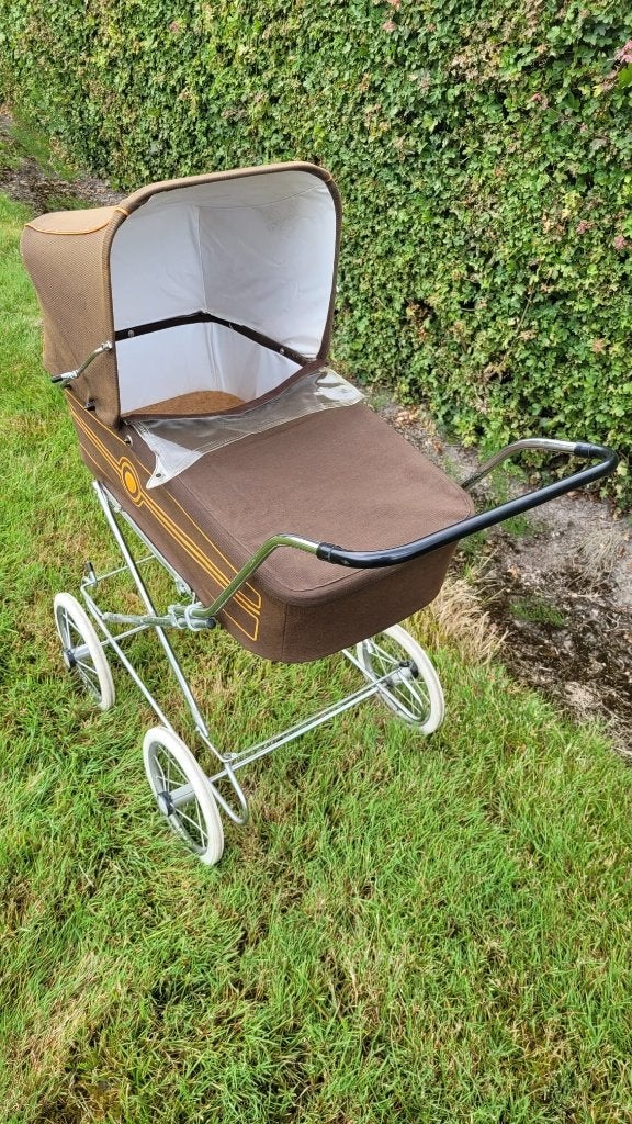 Vintage, retro poppenwagen. Zeker meer dan 50 jr oud, Ophalen
