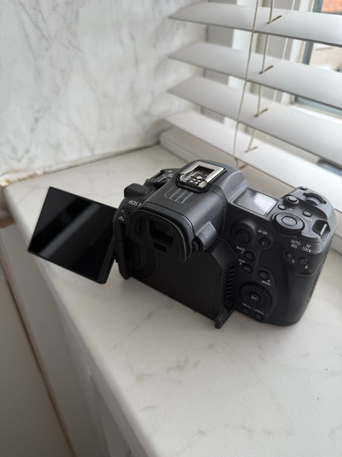 Foto 4 van Canon EOS R5 C - Full-frame Cinema EOS System Camera