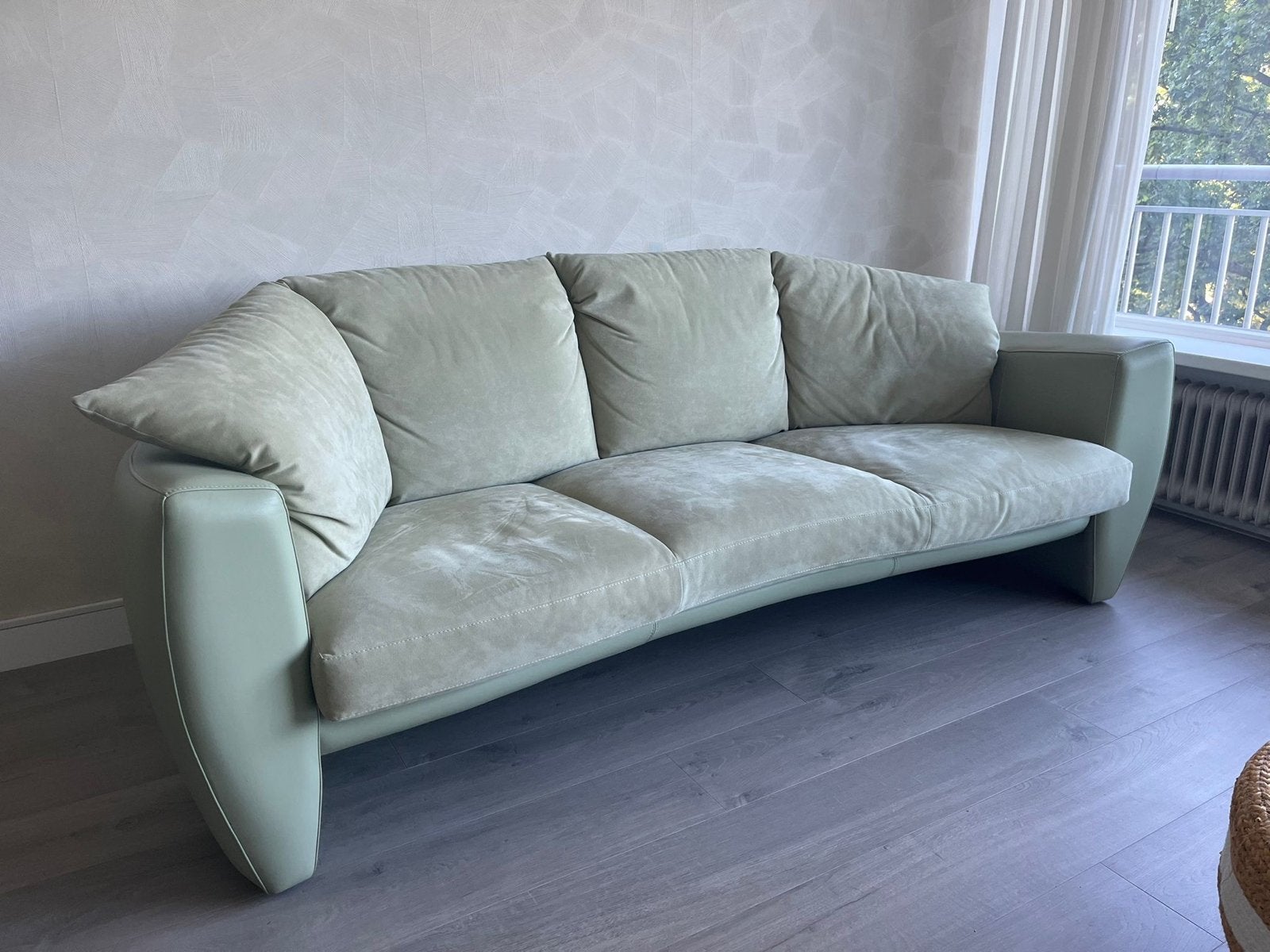 Leolux licht gebogen bank - Licht(mint) groen, Ophalen, Gebruikt, Driepersoons, 75 tot 100 cm