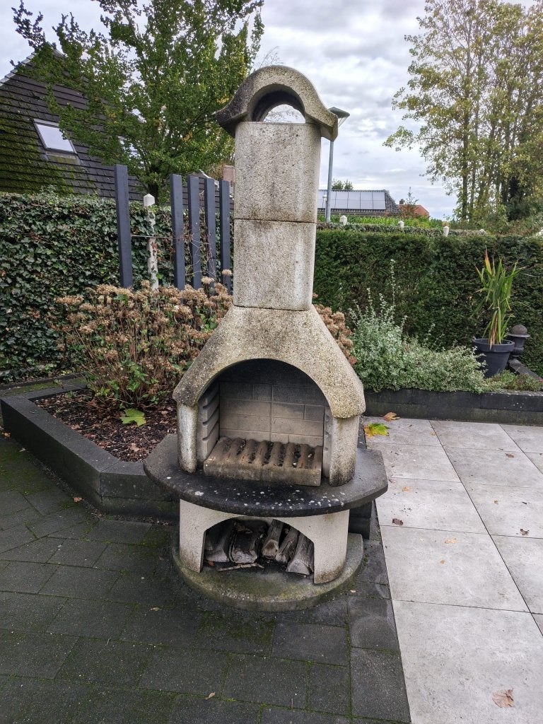 Robuuste betonnen tuinhaard / BBQ, Ophalen, Gebruikt
