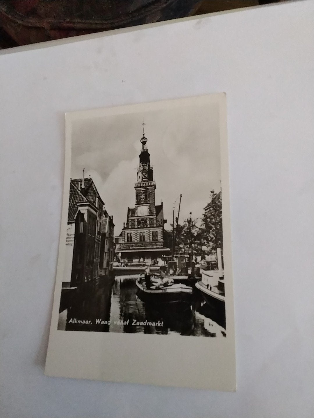 Oude ansichtkaart Alkmaar, Waag vanaf Zaadmarkt 1956, Ophalen of Verzenden, 1920 tot 1940, Noord-Holland