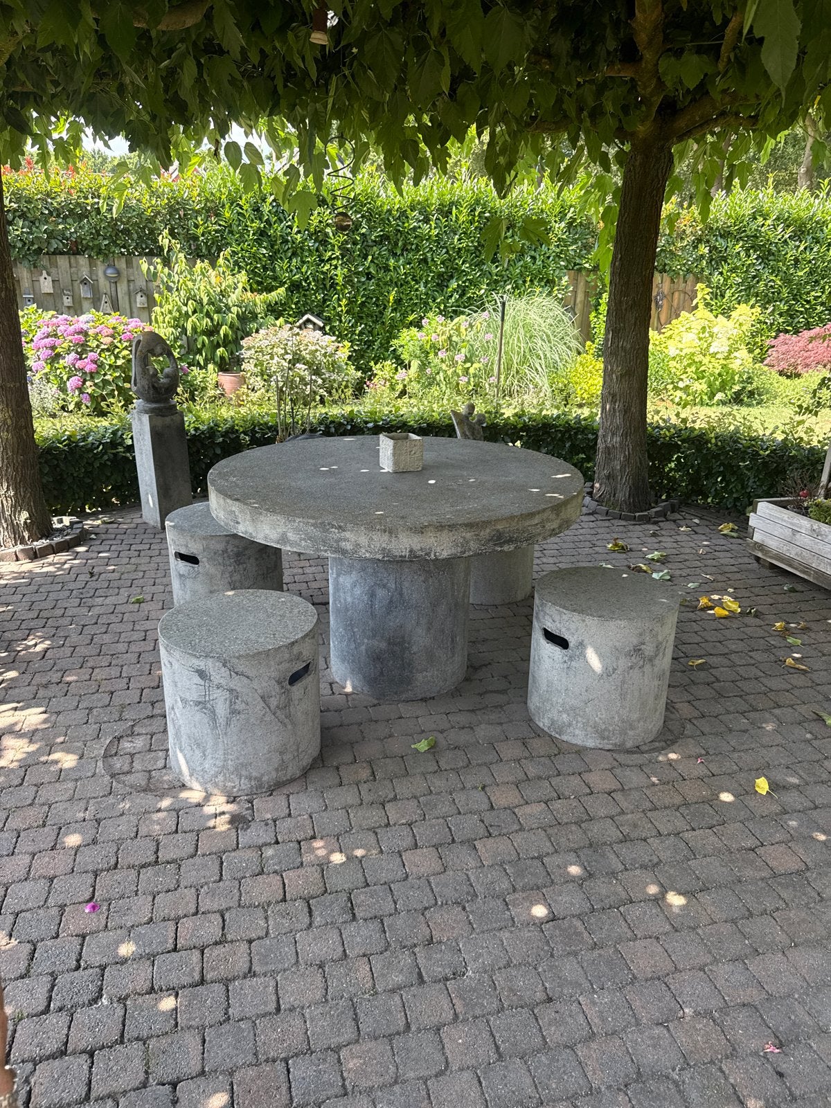 Robuuste stenen tuinset - Tafel met 4 krukken, Ophalen, Gebruikt, Eettafel, Tuinset