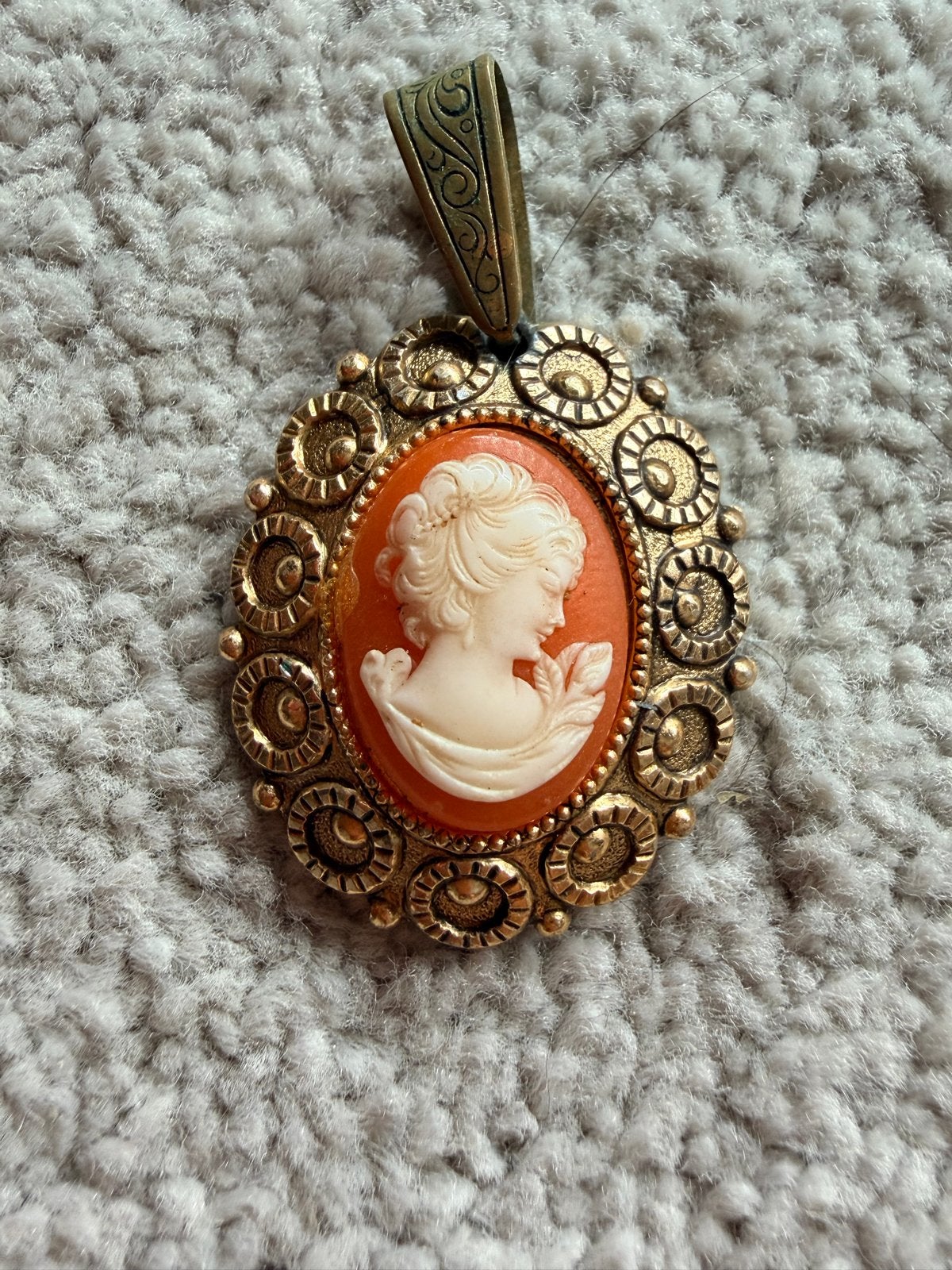 Vintage Camee Hanger met Vrouwenprofiel, Overige materialen, Gebruikt, Overige voorstellingen, Ophalen of Verzenden
