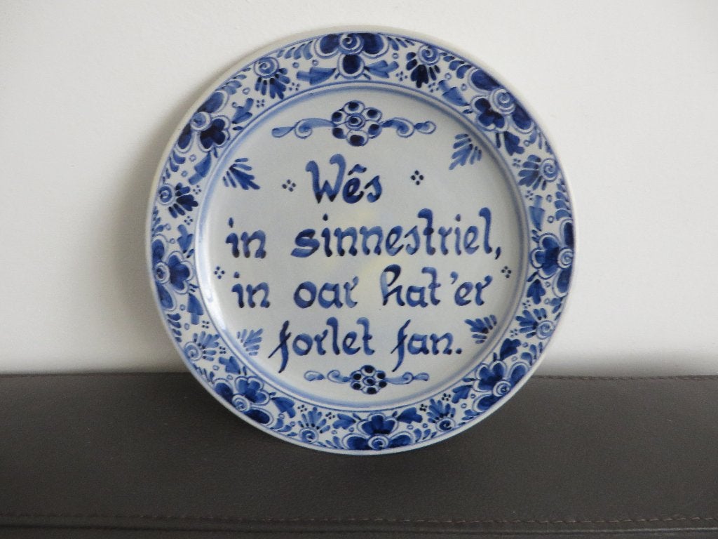 DeBo Workum oud blauw wit aardewerk bord, Friese tekst, Antiek en Kunst, Antiek | Wandborden en Tegels, Ophalen of Verzenden