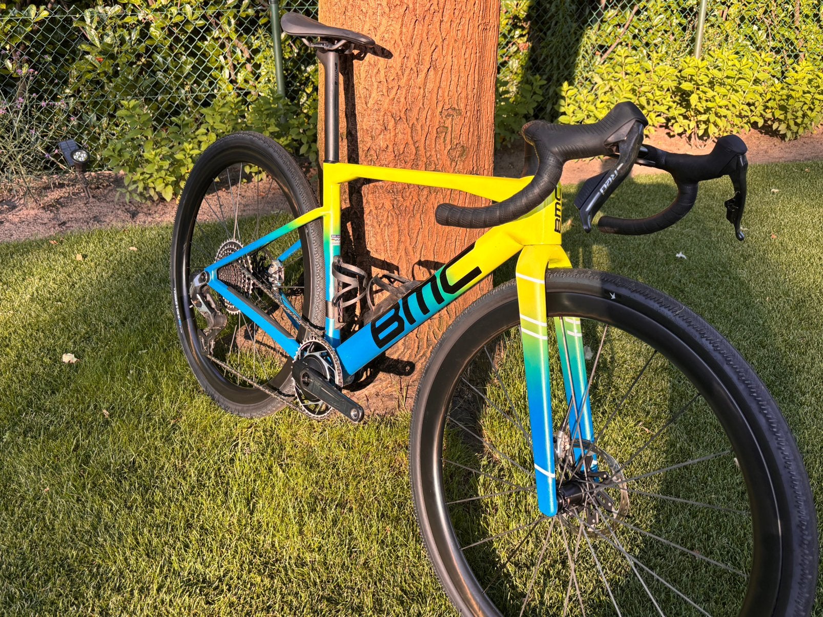 BMC KAIUS 01 2026 (NIEUWSTAAT), 28 inch, Carbon, 10 tot 15 versnellingen, 49 tot 53 cm