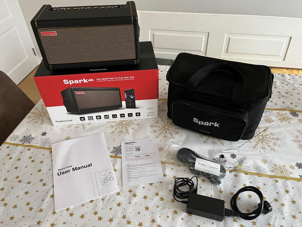 Positive Grid Spark 40 Black + originele reistas & dozen, Muziek en Instrumenten, Versterkers | Bas en Gitaar, Ophalen, Zo goed als nieuw