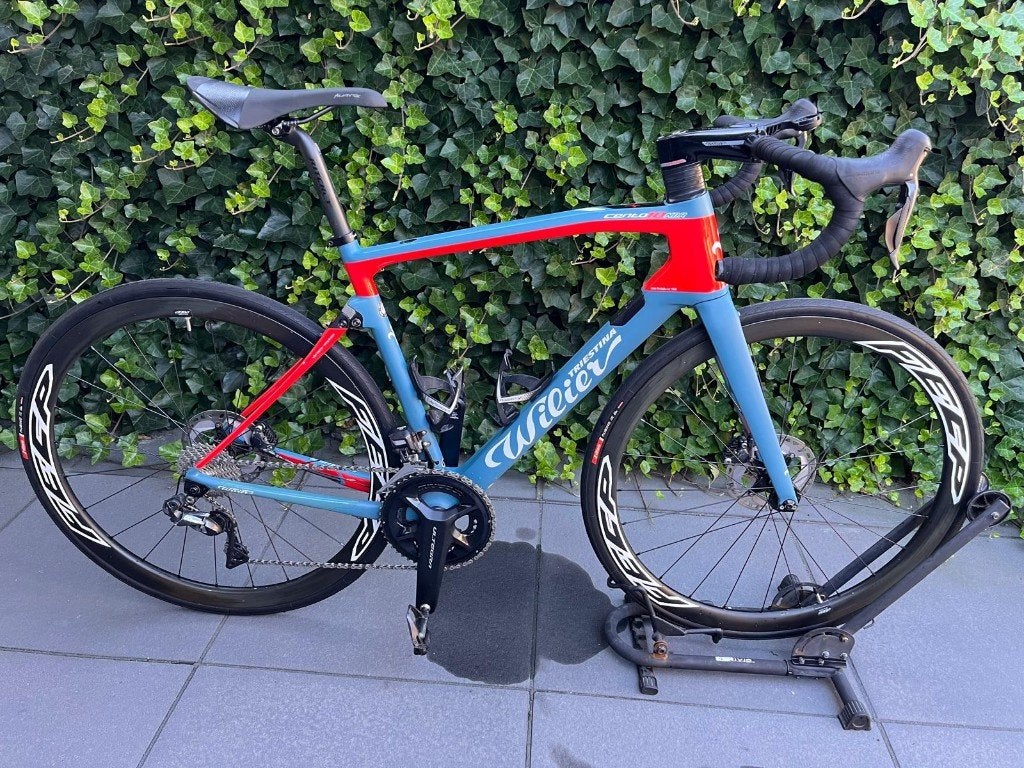 Wilier Cento10NDR Disc Ultegra DI2 Matblauw/Rood - Maat M, 28 inch, Gebruikt, Carbon, Meer dan 20 versnellingen