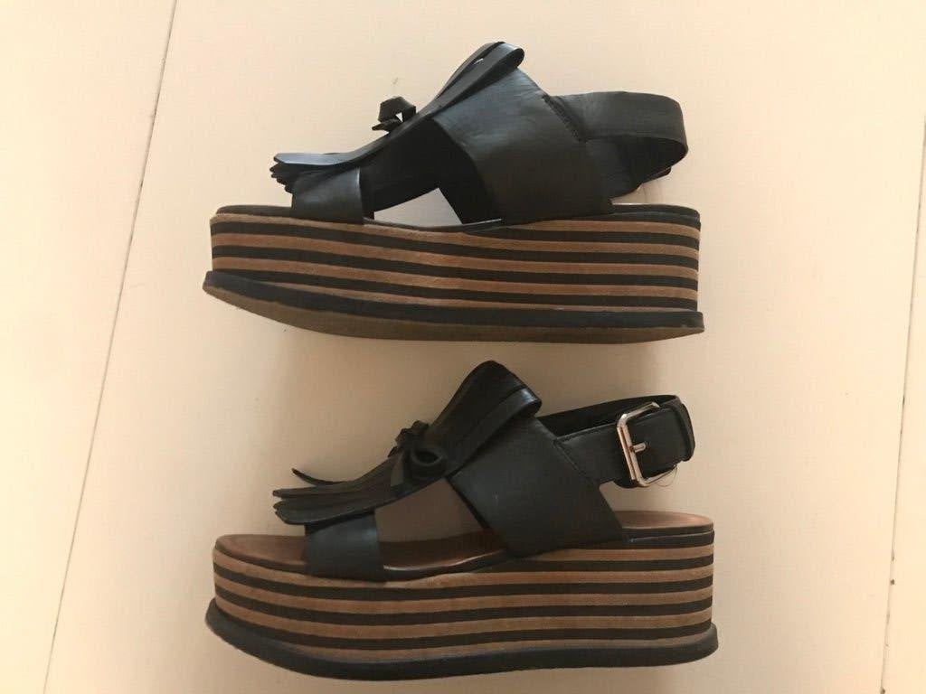 Aparte zwarte plateau sandalen echt leer maat 36., Zwart, Zo goed als nieuw, Sandalen of Muiltjes, Ophalen of Verzenden