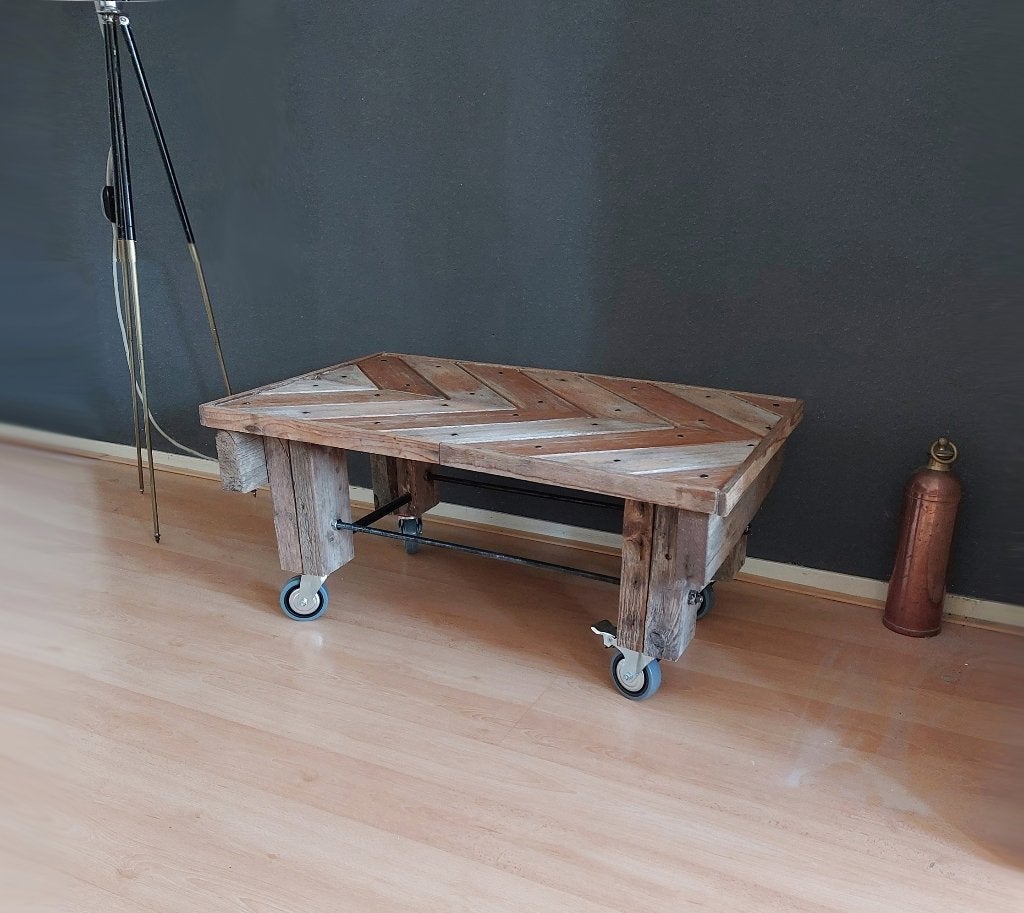 Salontafel met wielen Industrieel rustiek bijzettafel, Huis en Inrichting, Tafels | Salontafels, Minder dan 50 cm, 50 tot 100 cm