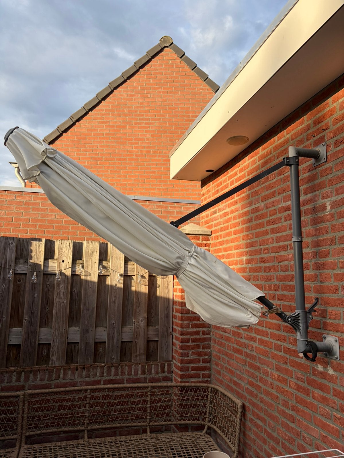 Tuinparasol met muurbevestiging, Tuin en Terras, Ophalen, Gebruikt, Muurparasol, Kantelbaar