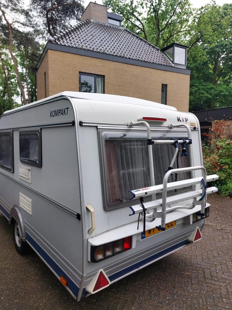 Kip kompakt 37K, Caravans en Kamperen, Caravans, Kip, Treinzit, Particulier, Lengtebed