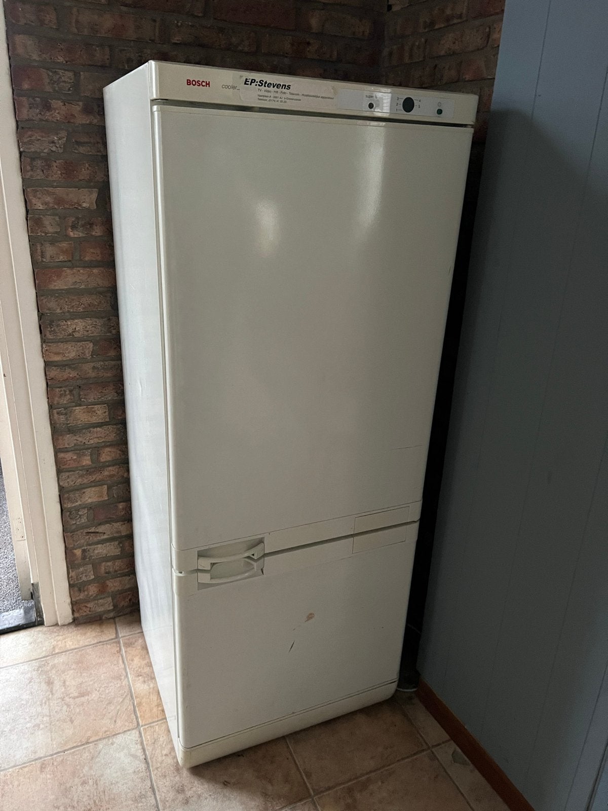 Defecte Bosch koelkast met vriesvak - Gratis afhalen, Witgoed en Apparatuur, Ophalen, 60 cm of meer, Met aparte vriezer, 160 cm of meer