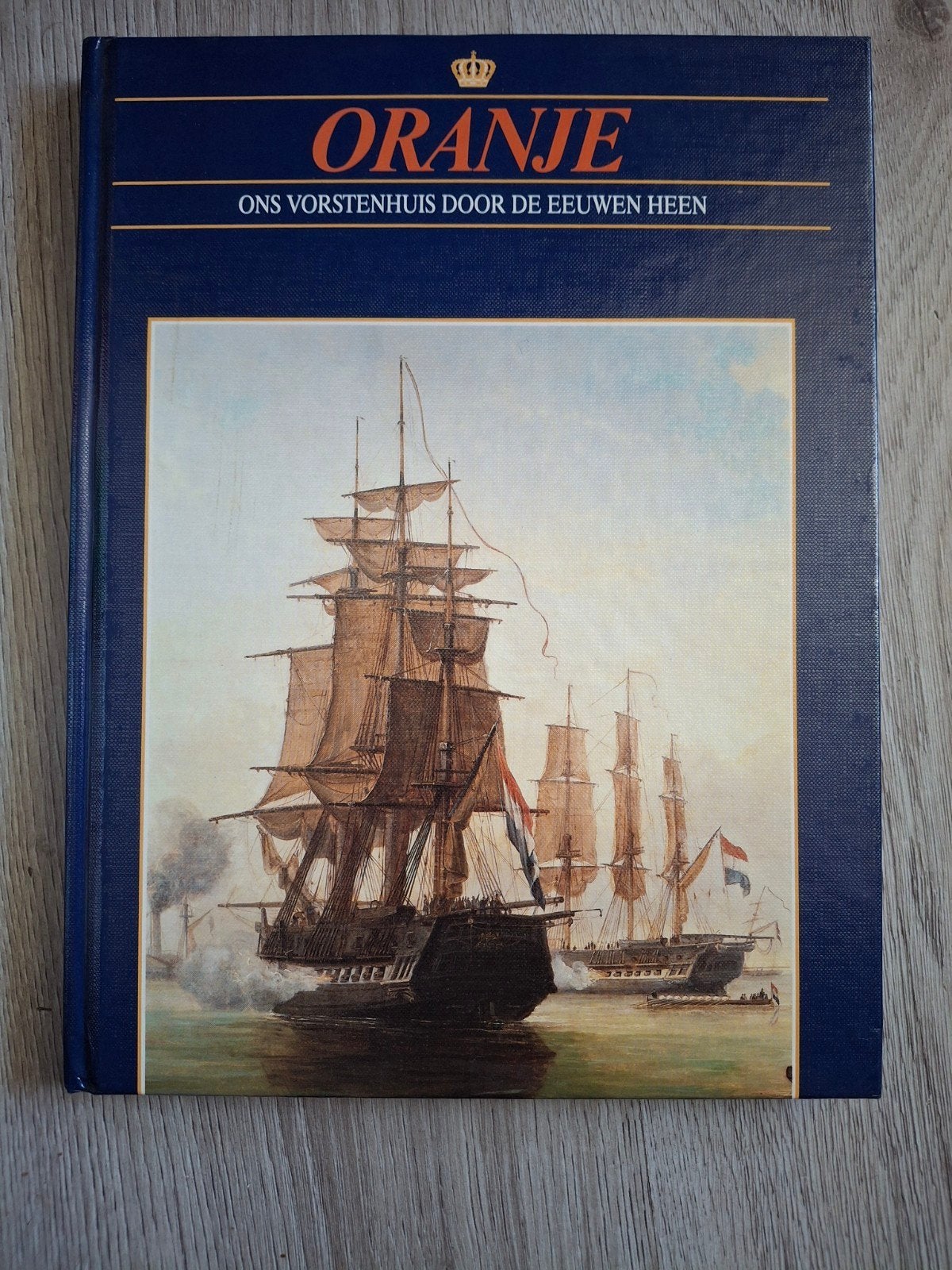 Oranje: Ons Vorstenhuis door de Eeuwen Heen - Boek, Ophalen of Verzenden, 20e eeuw of later, Zo goed als nieuw