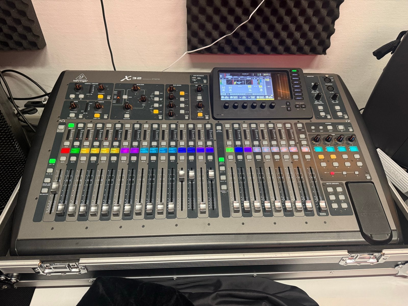 Behringer X32 Full, Digitale Mixer in Flightcase, Ophalen, Gebruikt, 20 kanalen of meer, Microfooningang