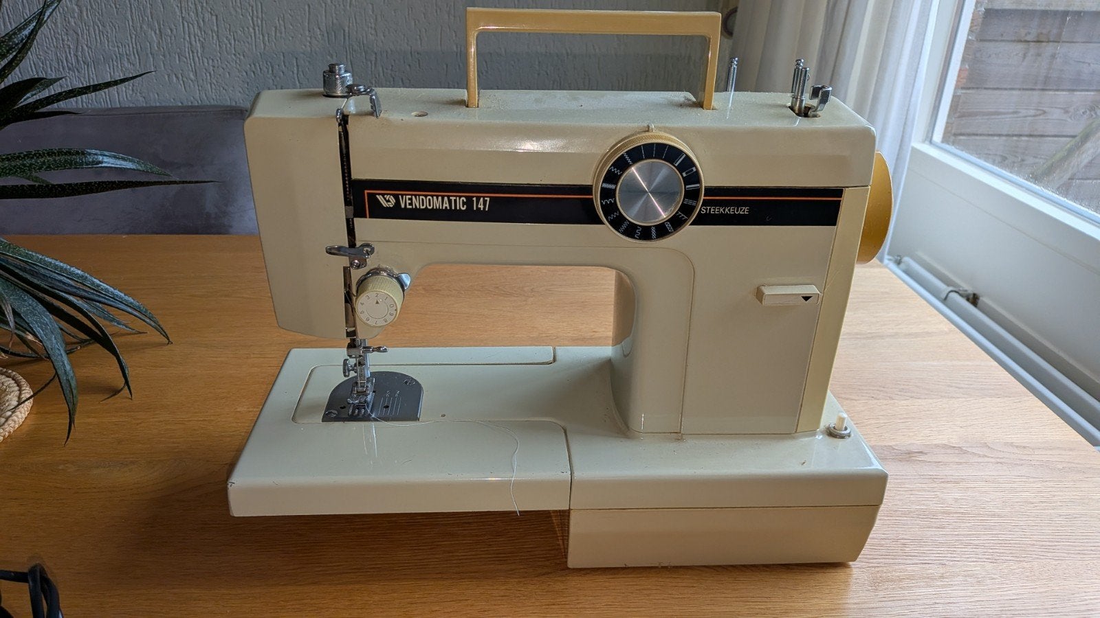Vendomatic 147 Naaimachine met voetpedaal en hoes, Ophalen of Verzenden, Gebruikt, Naaimachine, Overige merken