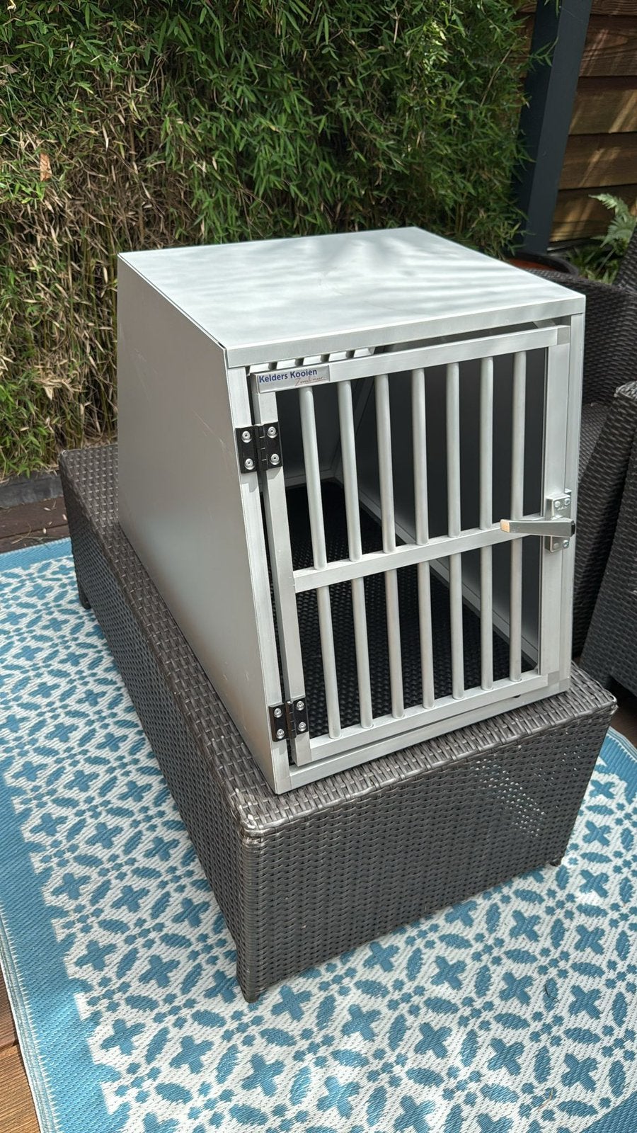 Hundos maatwerk aluminium autobench schuin, Dieren en Toebehoren, Ophalen of Verzenden, Zo goed als nieuw
