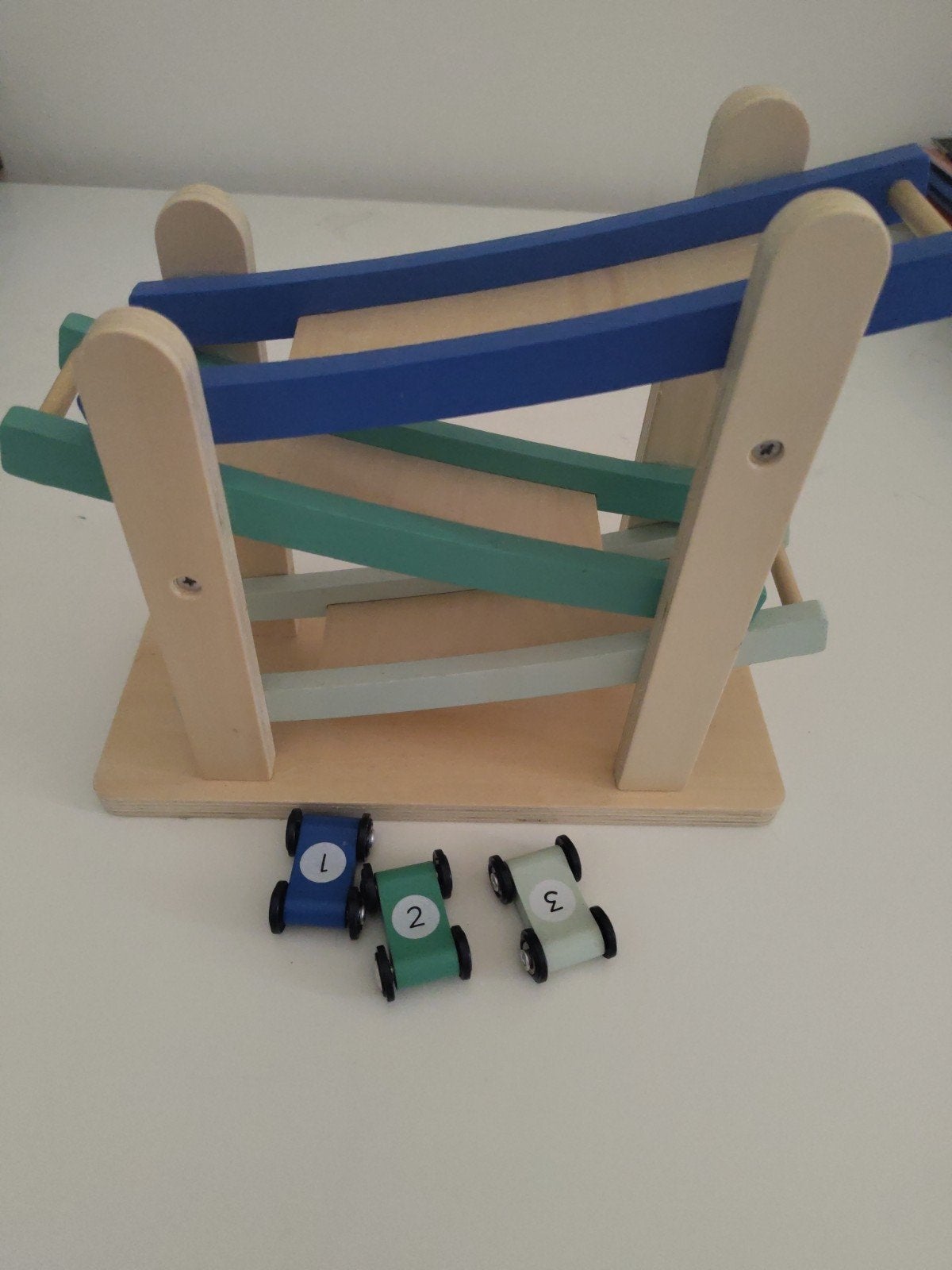 Hema houten autobaan met 3 auto's - Zeer goede staat, Ophalen of Verzenden, Zo goed als nieuw, Bouwen