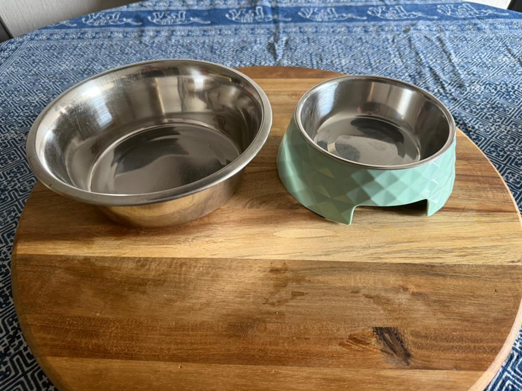 Twee drinkbakken voor hond, Ophalen of Verzenden, Zo goed als nieuw