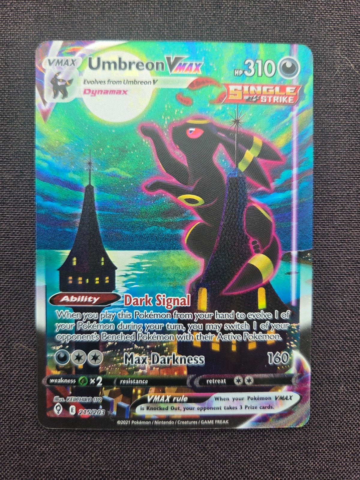 Umbreon VMAX 215/203 Pokémon kaart (Nieuw), Hobby en Vrije tijd, Ophalen, Nieuw, Losse kaart, Foil