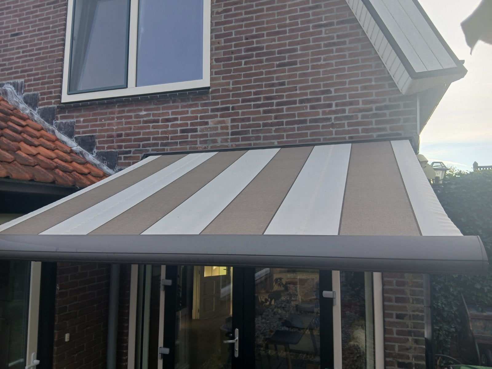 Elektrisch zonnescherm met afstandsbediening, Ophalen, Gebruikt, Elektrisch, 150 tot 300 cm