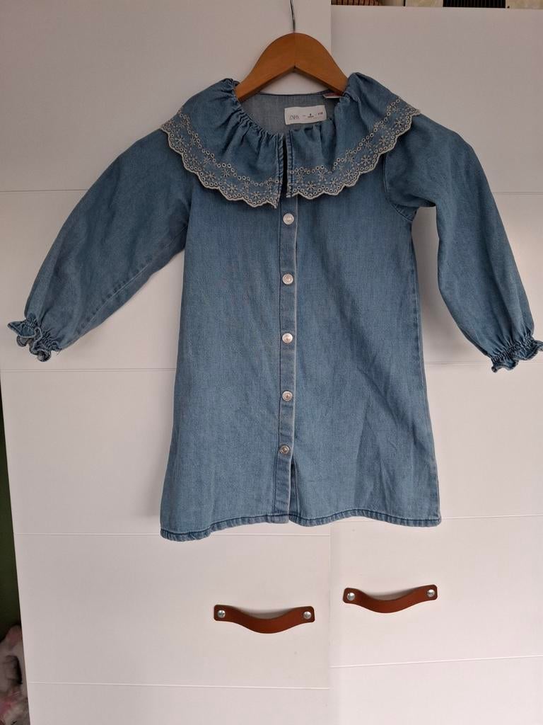 Zara spijkerjurk met bewerkte kraag - maat 110, Kinderen en Baby's, Meisje, Ophalen of Verzenden, Zo goed als nieuw, Zara