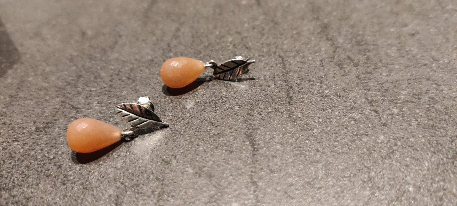 Trollbeads Bladeren van Bescherming Oorhangers Maansteen, Hangers, Oranje, Ophalen of Verzenden, Zo goed als nieuw