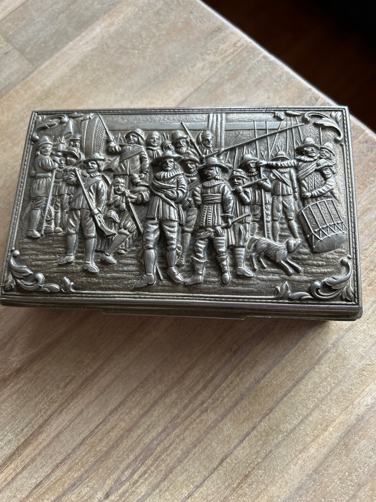 Antieke zilveren doos met De Nachtwacht reliëf, Antiek en Kunst, Ophalen of Verzenden