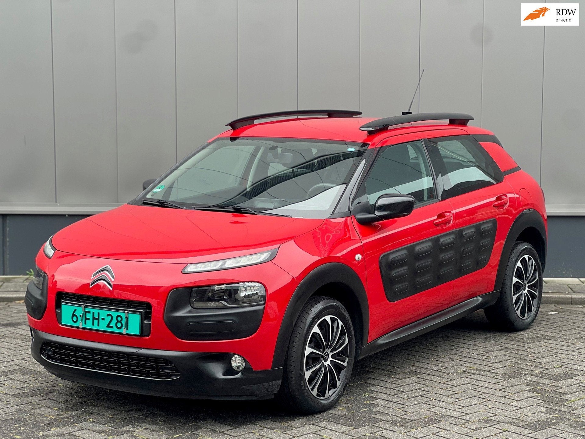 Citroen C4 Cactus 1.2 VTi Shine Camera - Stoelverwarming - C, Voorwielaandrijving, Gebruikt, 1199 cc, 82 pk