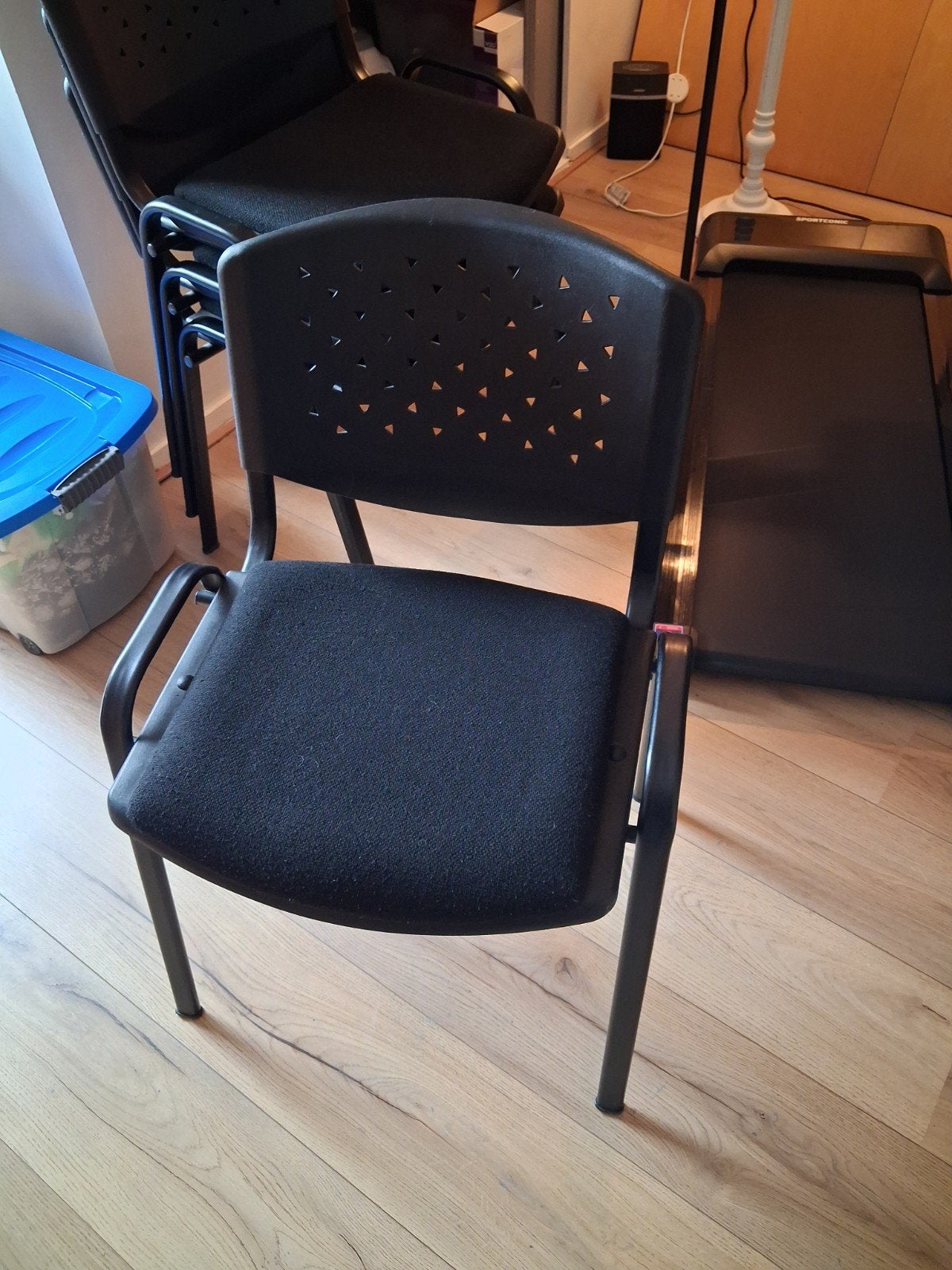 4 stapelbare stoelen samen 20, Ophalen, Gebruikt, Zwart, Stof