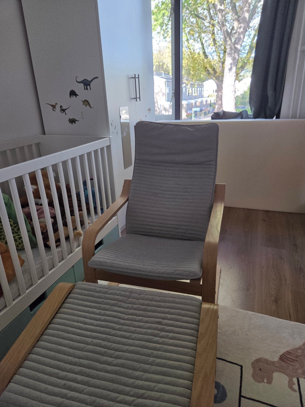 IKEA Poang stoel en voetenbank (knisa lichtbeige), Tuin en Terras, Ophalen, Stoel