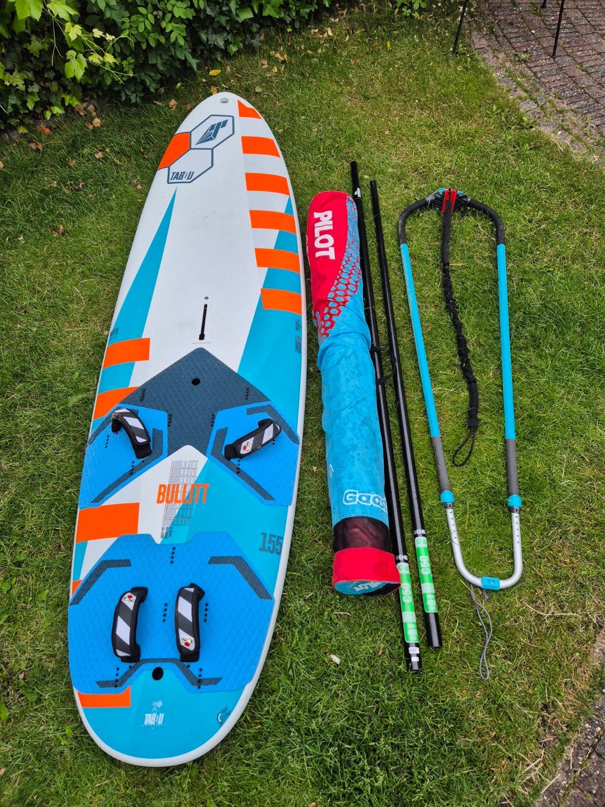 Complete windsurfset Tabou Bullitt 155 met Gaastra Pilot 4.5, Watersport en Boten, Ophalen, Zo goed als nieuw, Complete set