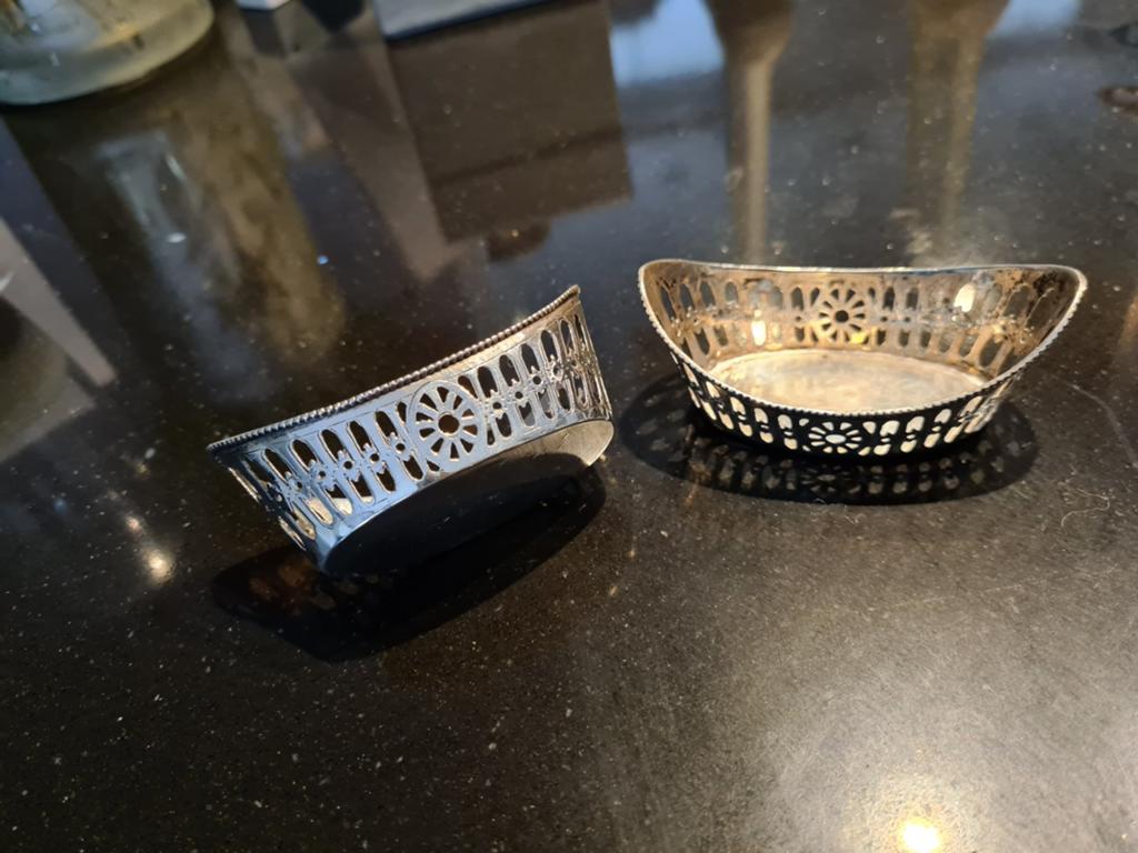 Set van 2 zilveren schaaltjes met opengewerkt design, Ophalen of Verzenden, Zilver