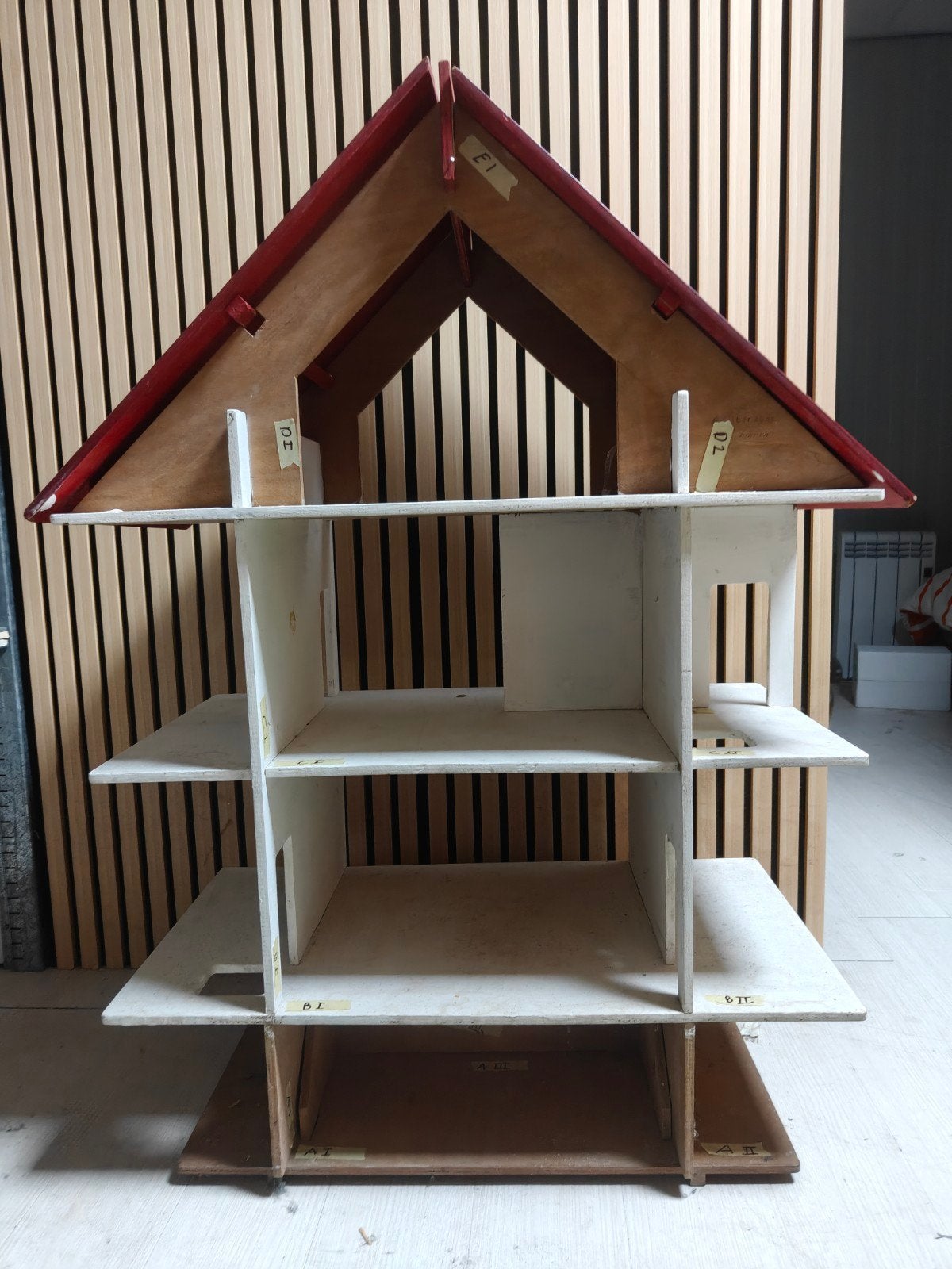 Vintage houten poppenhuis - zelfbouwproject, Ophalen of Verzenden, Gebruikt, Poppenhuis