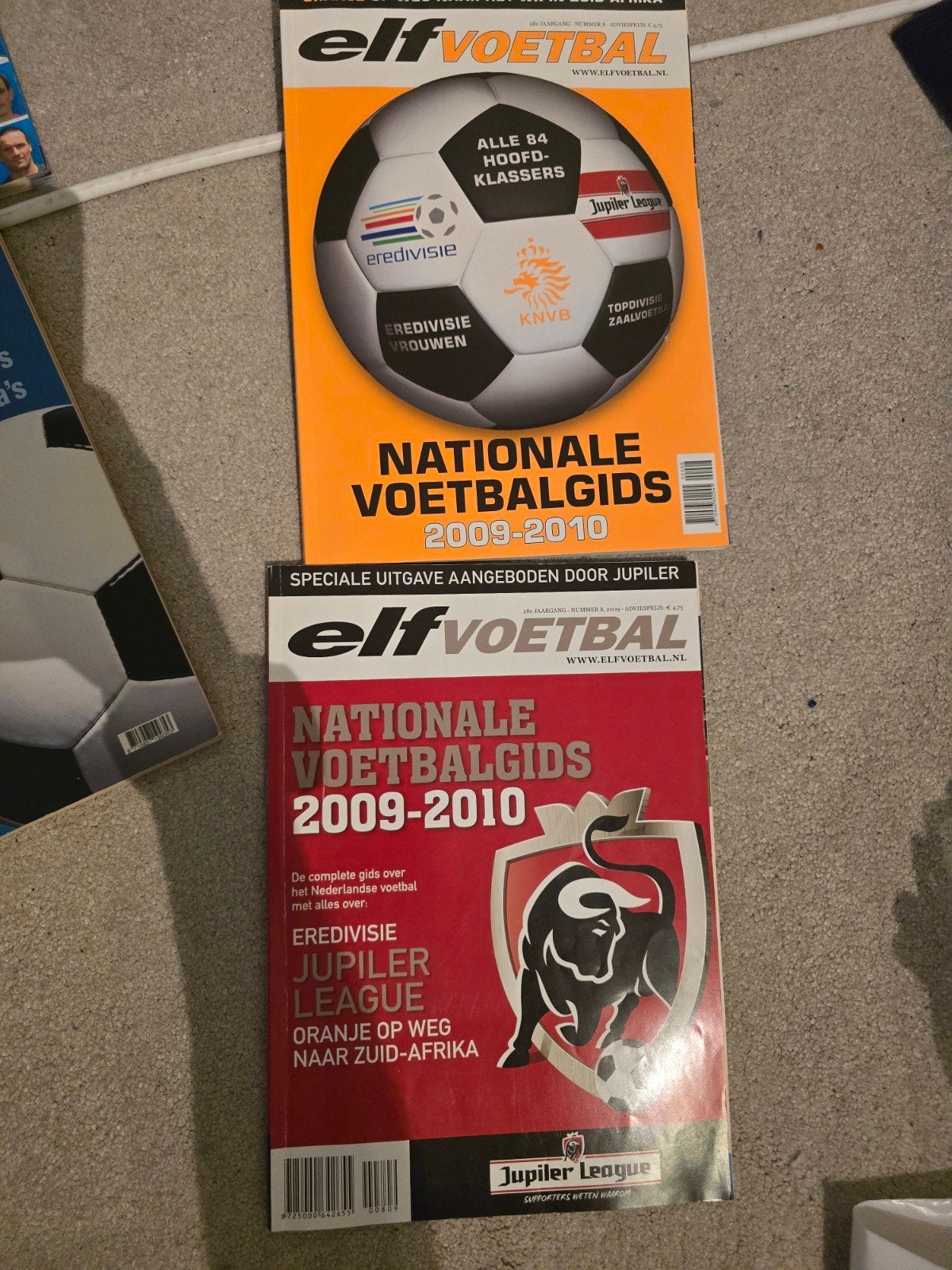 Elf Voetbal Nationale Voetbalgids 2009-2010 (2 stuks), Ophalen of Verzenden, Gelezen, Elf Voetbal Redactie, Balsport