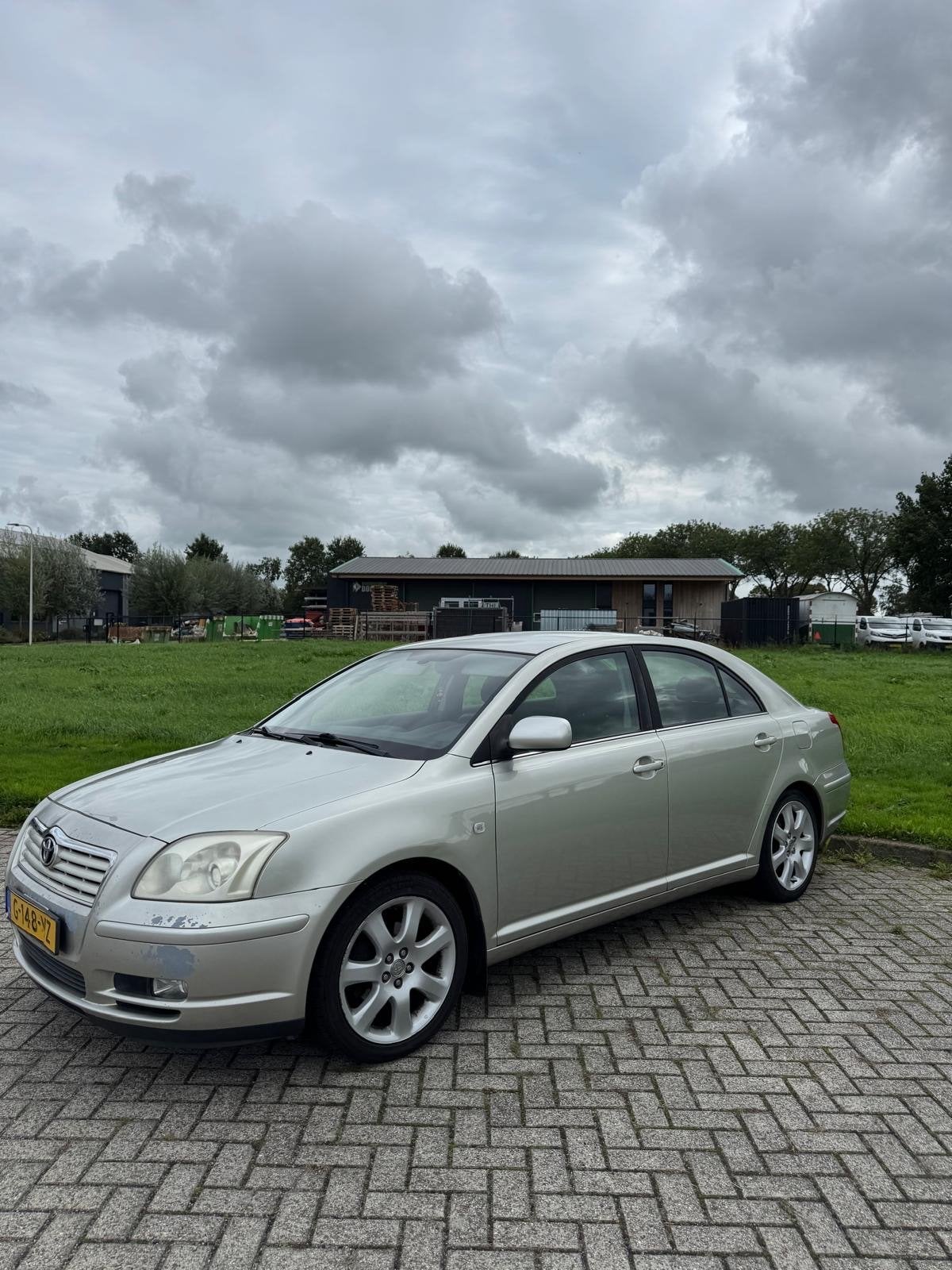 Toyota avensis 2003 Grijs, 129 pk, 1240 kg, Particulier, Sedan