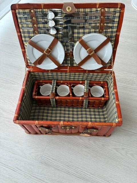 Picknickmand incl. bestek en servies (nieuw), Ophalen of Verzenden, Zo goed als nieuw