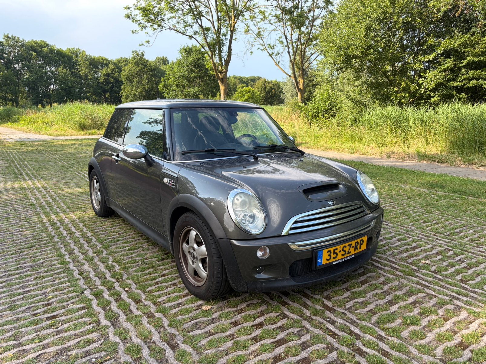 Mini 1.6 16V Cooper S AUT 2006 Grijs, 4 cilinders, 4 stoelen, 49 €/maand, Particulier
