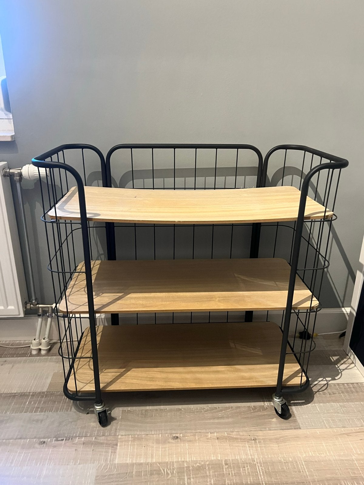 Verrijdbaar rek met 3 houten planken en metalen frame, Ophalen, Gebruikt